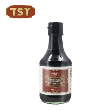 200 ml gotowania ciemnego sosu sojowego na duszony brzuch wieprzowy